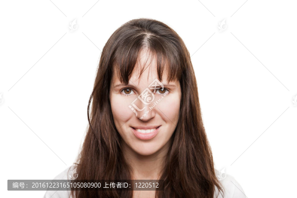 年輕女子微笑著