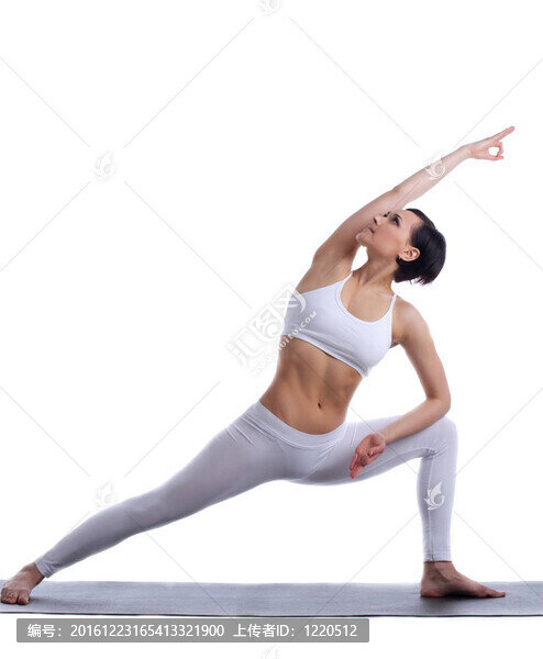 美女站在瑜伽姿勢孤立