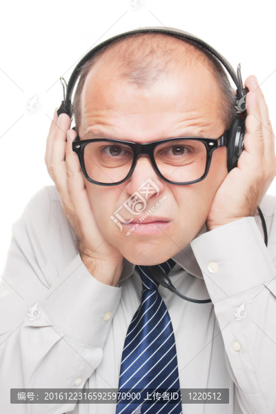 聽吵鬧的音樂
