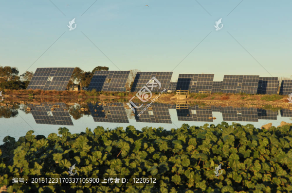 太陽(yáng)能電池板獲得能量從陽(yáng)光。