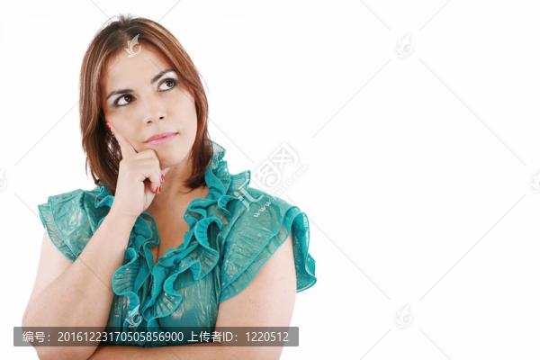 一個年輕漂亮的女人想特寫；孤立在白色背景。