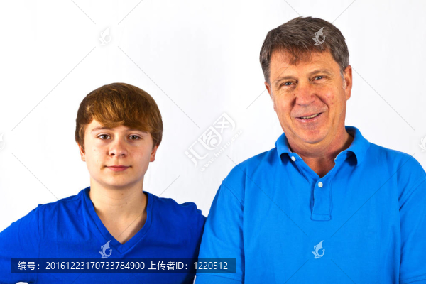 快樂的父親和可愛的兒子