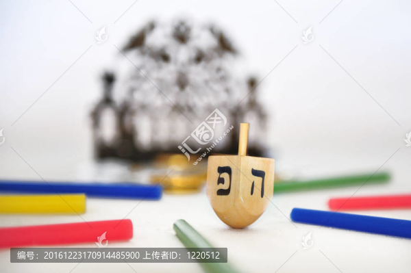 個(gè)；金錢和Hanukkiya