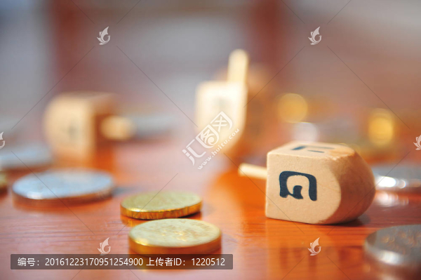 光明節(jié)-,dreidels和金錢