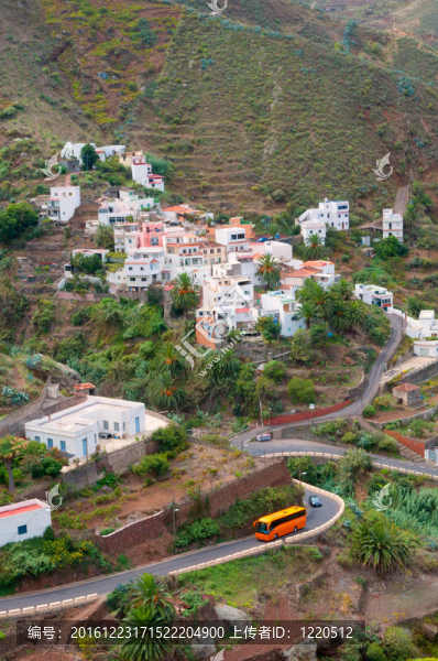 通往小城鎮(zhèn)的蜿蜒道路；特內(nèi)里費島；西班牙