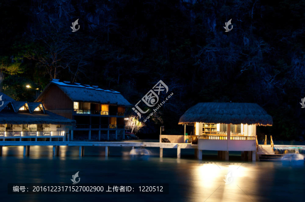 熱帶海濱度假酒店夜景