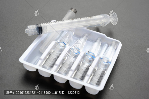 注射器和小瓶
