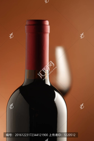 一瓶紅葡萄酒