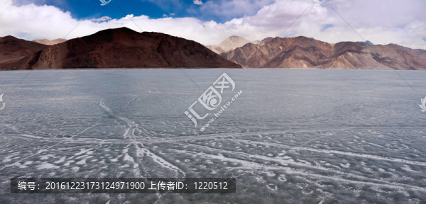 冰冷的班公湖