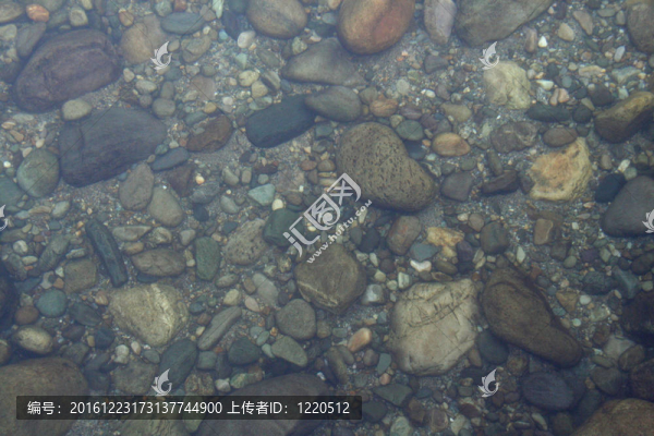 卵石在水下