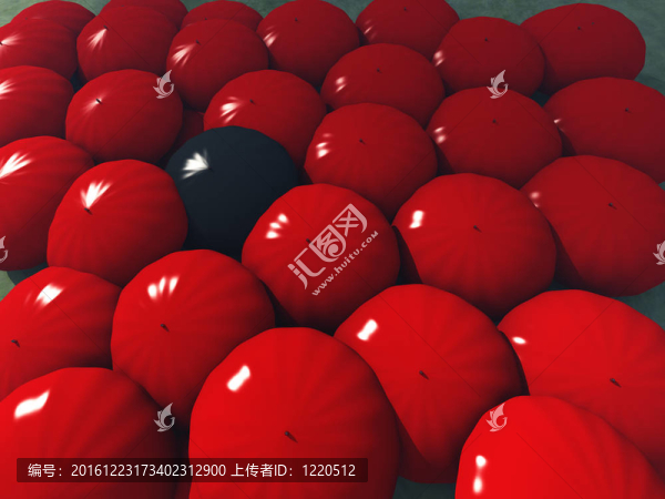 紅色傘配一把黑色傘