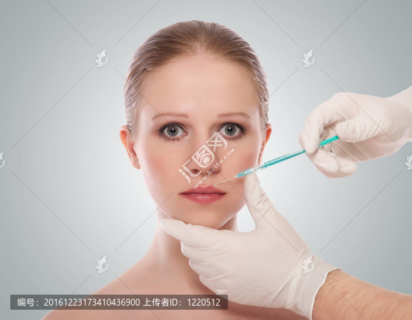 美容注射肉毒桿菌的嘴唇的女性臉上的灰壩