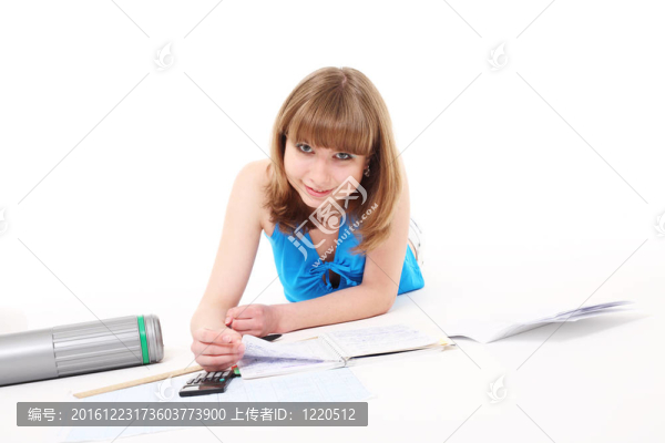 女學(xué)生準(zhǔn)備就業(yè)