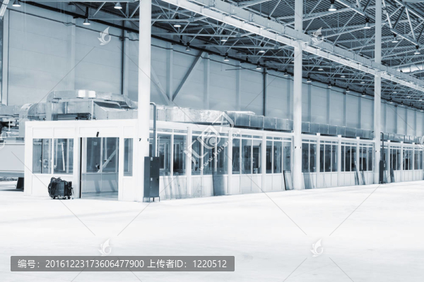 大型工廠車間配備現(xiàn)代化的工作設(shè)備