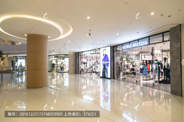 商場內(nèi)景