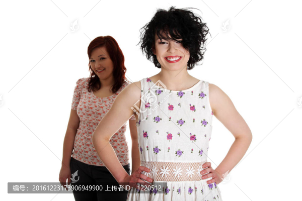 兩個(gè)快樂的女人擺姿勢
