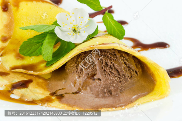 與巧克力冰淇淋薄餅