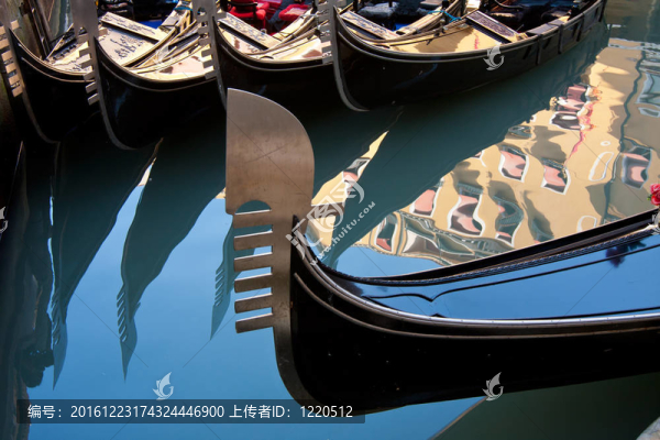 船在威尼斯