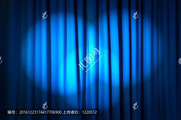 劇場理念中的明亮窗簾