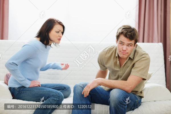 年輕夫妻的爭吵