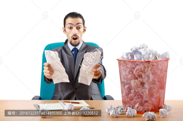 滿是廢紙的人