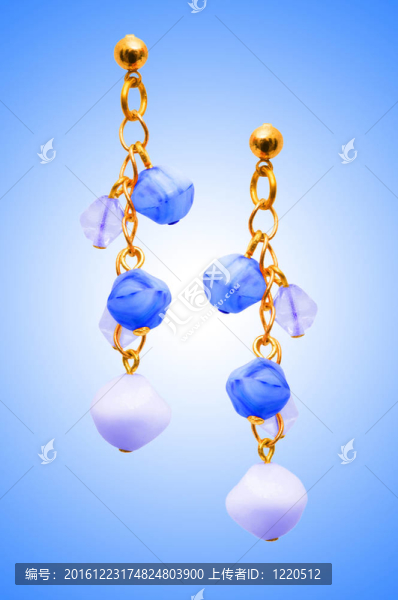珠寶概念與漂亮耳環(huán)