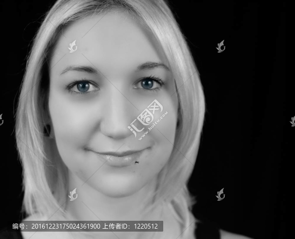 美麗的金發(fā)女郎的微笑