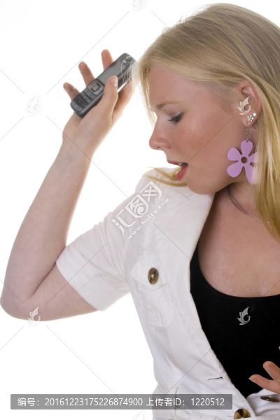 瘋狂的年輕女人帶電話