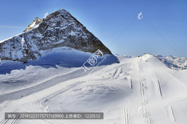 滑雪道的斜坡上Hintertux,Glacier