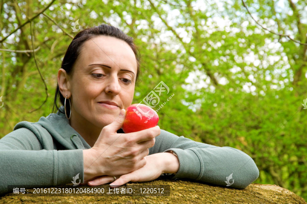 女人要吃蘋(píng)果