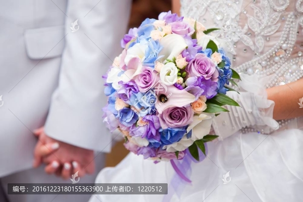 把藍(lán)色和紫色的婚禮