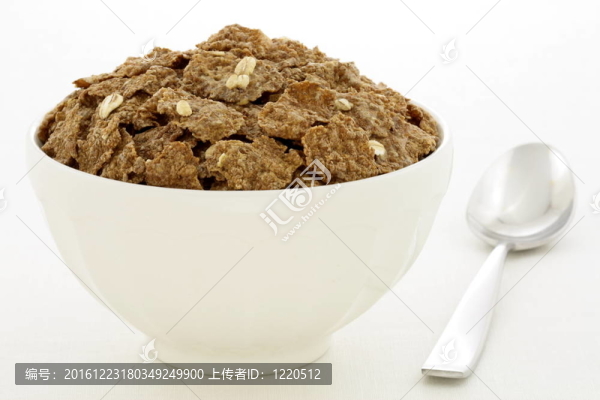 麥麩麥片早餐與燕麥片