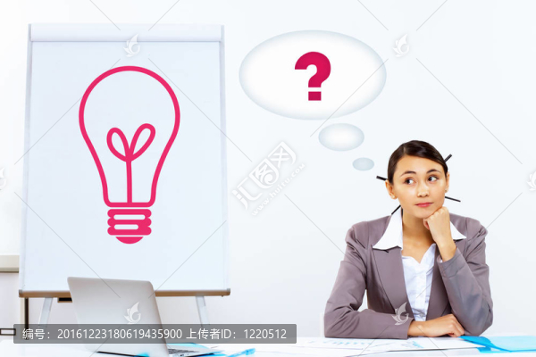 年輕女性在辦公室里產(chǎn)生想法