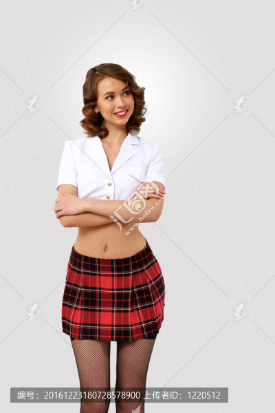 年輕漂亮女人穿著復(fù)古風(fēng)格