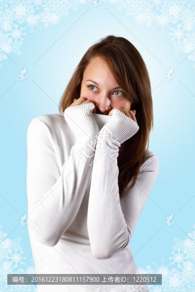 穿白毛衣的少女