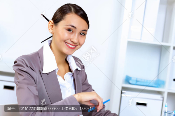 女青年上班服上班