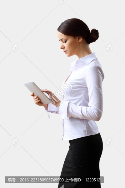 年輕漂亮的女人在上班時上班