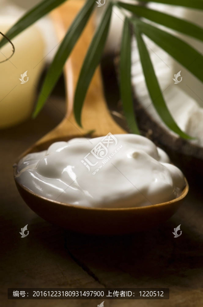 椰子油和椰子油