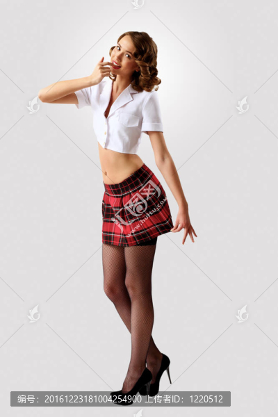 年輕漂亮女人穿著復(fù)古風(fēng)格