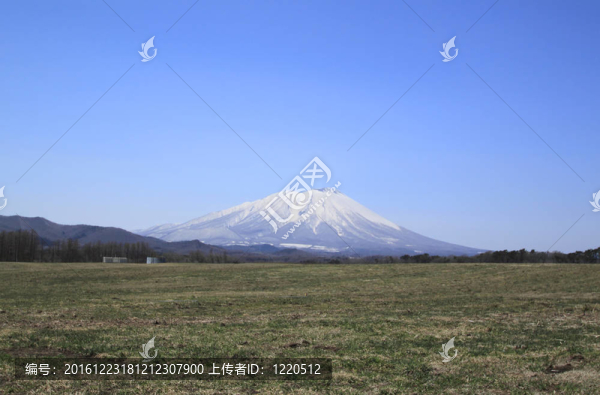 巖手山和湛藍(lán)的天空