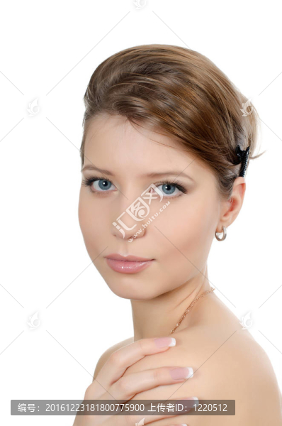 年輕漂亮的女孩自然化妝
