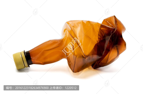 壓扁的塑料瓶