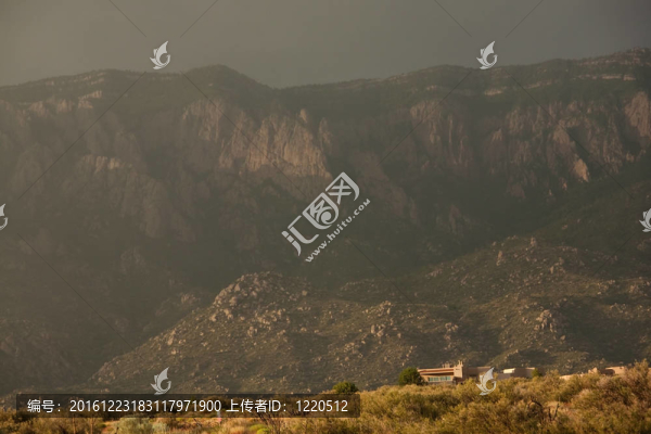土坯房下大懸崖