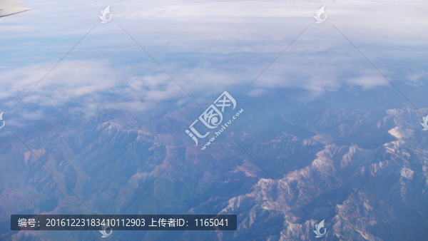 俯瞰大地,俯瞰山巒