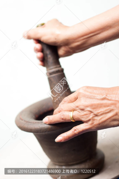 老婦人用迫擊炮；泰國(guó)菜