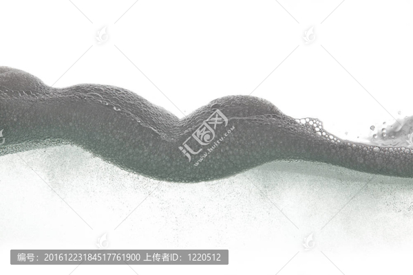 白色背景上的泡沫波