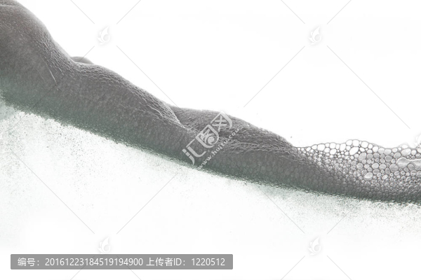 白色背景上的泡沫波