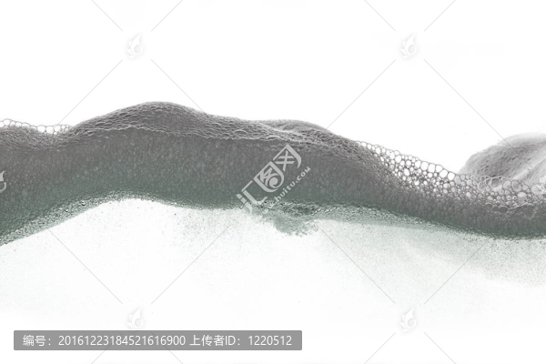 白色背景上的泡沫波