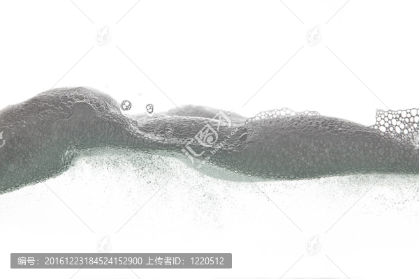 白色背景上的泡沫波