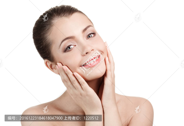 一個幸福美麗的微笑女人的畫像；與白色背景隔絕